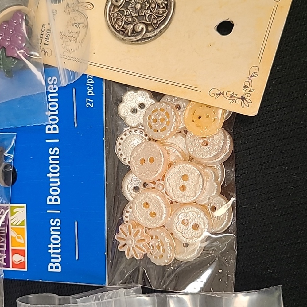 Assorted Craft Button Lot - Picture 15 of 16